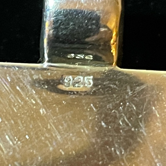 Sterling Silver Estate Pendant with a Curvy Design - Picture 3 of 4